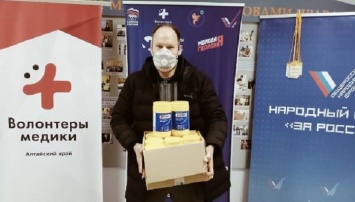 Алтайский депутат передал волонтерам средства для дезинфекции