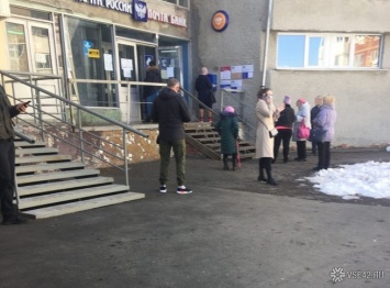 "Стоят толпой": кемеровчане пожаловались на "борьбу" почтовых отделений с коронавирусом
