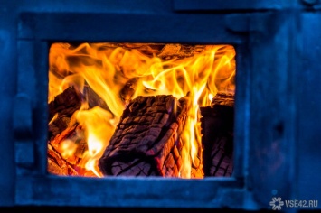Растопленная печь стала причиной пожара в кузбасском селе