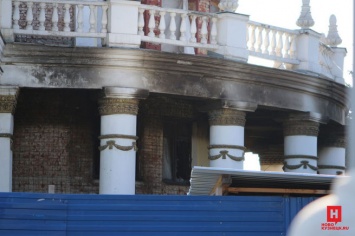 Здание легендарного кинотеатра загорелось в Новокузнецке