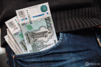 Сунувший деньги под ковер кузбассовец стал жертвой женщины