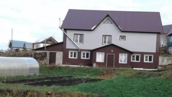 Роскошный дом с личным озером продают в Белокурихе