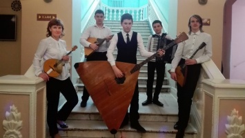 Алтайские школы искусств получили новые музыкальные инструменты, оборудование и учебники