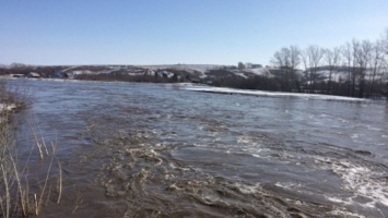 На реке Чумыш стремительно растет уровень воды