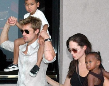 Gossip Cop: У Анджелины Джоли отберут детей, если она не позволит им видеться с Брэдом Питтом