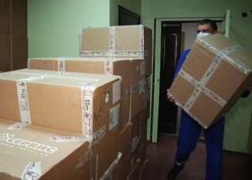 700 защитных комбинезонов завезли в Благовещенск для медиков «скорой»