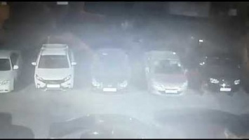 Момент поджога иномарок в Кемерове попал на видео