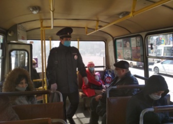 Полиция проверила, как соблюдается масочный режим в автобусах в Благовещенске