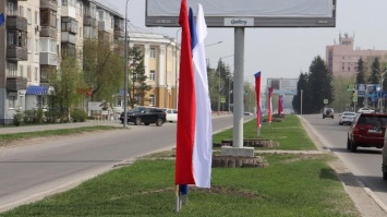 Улицы Барнаула украшают ко Дню Победы