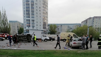 Четыре человека пострадали в ДТП с тремя автомобилями в Барнауле