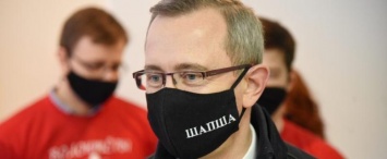 Владиславу Шапше подарили именную защитную маску