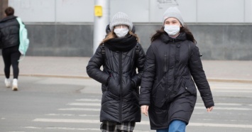 Свердловский губернатор заявил, что маски необходимо носить даже на улице