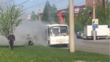 В Барнауле пассажиры успели выбежать из дымящейся маршрутки