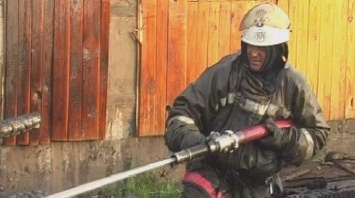 В Алтайском крае сгорели три садовых домика