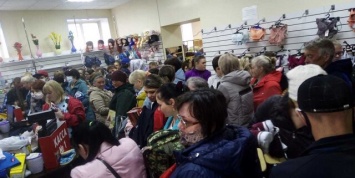 Жители Рубцовска устроили давку в магазине одежды из-за объявленных в карантин скидок