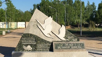 В Рубцовске на народные средства открыли обелиск Победы