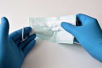 Российский ученый посоветовал дезинфицировать маски в мыле с перекисью