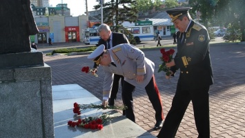 Начальник алтайской полиции принял участие в церемонии возложения цветов