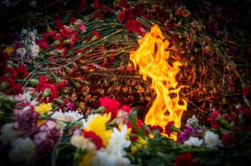 Экс-министр МИД Украины усомнился в праве России праздновать День Победы