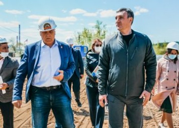 Василий Орлов проинспектировал строительство новой школы в Благовещенске