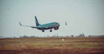 В Екатеринбург прилетел самолет с эвакуироваными из Индии туристами