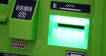 В Екатеринбурге неизвестные пытались взорвать банкомат и разбить его кувалдами