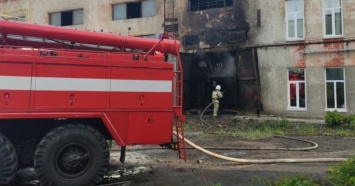 На Урале из-за возгорания трансформаторного масла сгорел цех на промышленной площадке