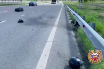 На Северном обходе мотоциклист без прав столкнулся с фурой (видео)