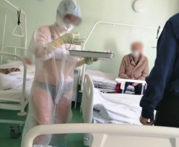 Тульская медсестра вышла к пациентам в купальнике под защитным костюмом