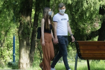 Онищенко заявил о необходимости всеобщего ношения масок в сезон простуд