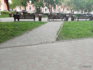 Неизвестные перегородили дорогу в центре Кемерова