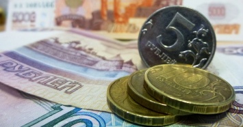 Свердловский губернатор ввел дополнительные выплаты для работников соцобслуживания