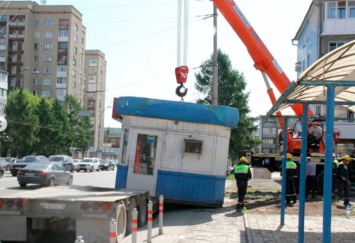 Власти убирают старые ларьки с улиц Кемерова