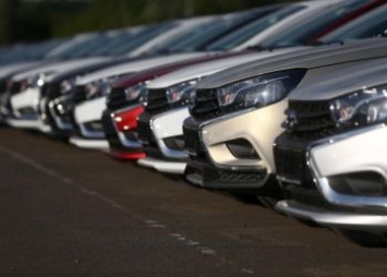 На 79,2% обрушил выпуск легковых машин в России