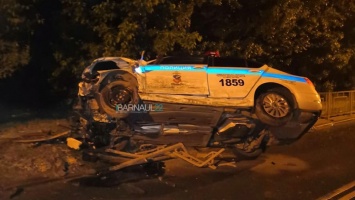 Машина ДПС разбилась в результате погони за байкером в Барнауле