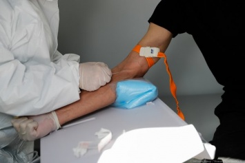 В России заявили об успехе в неофициальном испытании вакцины от COVID-19 на людях