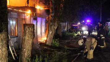 Два дома полыхали в Барнауле в ночь на 25 мая