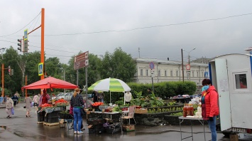 Барнаульские чиновники намерены «выселить» лоточников с излюбленной площади Спартака