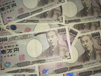 Япония начала выплачивать всем жителям по 100 тысяч иен из-за эпидемии