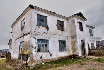 Проживающим в аварийных домах крымчанам предоставят временное жилье