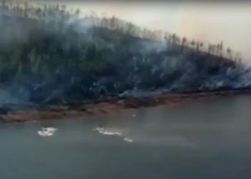 В Бекельдеульском заказнике на севере Приамурья второй день тушат природный пожар
