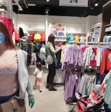 Магазин одежды в центре Калуги работал, несмотря на запрет