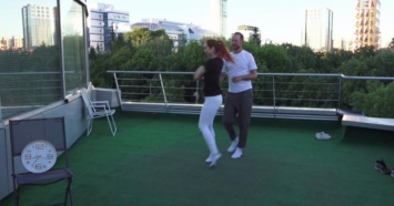 Жители Екатеринбурга установили рекорд, танцуя на крыше дома 16 часов подряд