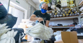 В Екатеринбурге компания по изготовлению мотоэкипировки шьет медицинские маски