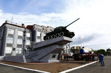 Легендарный танк сняли с постамента в Новокузнецке для участия в параде Победы