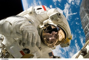 Американские астронавты перешли с Crew Dragon на МКС
