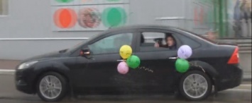 В Калужской области выпускников школ поздравили автопробегом (видео)