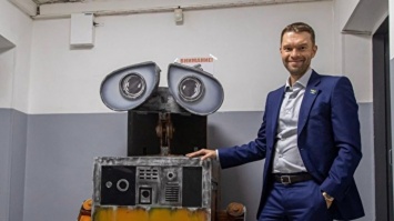 Депутат Екатеринбурга с помощью робота ВАЛЛ-И расскажет детям о сортировке мусора