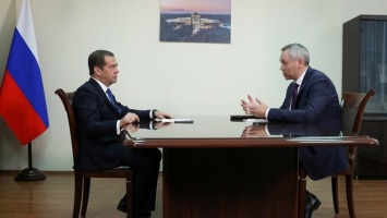 Дмитрий Медведев проводит совещание в поезде Новосибирск-Барнаул