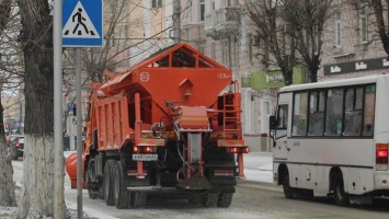 1500 кубометров снега вывезли с дорог Барнаула с 12 ноября